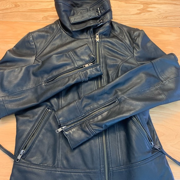 Leather jacket Calvin Klein XS high collar with imperfections - Picture 2 of 4